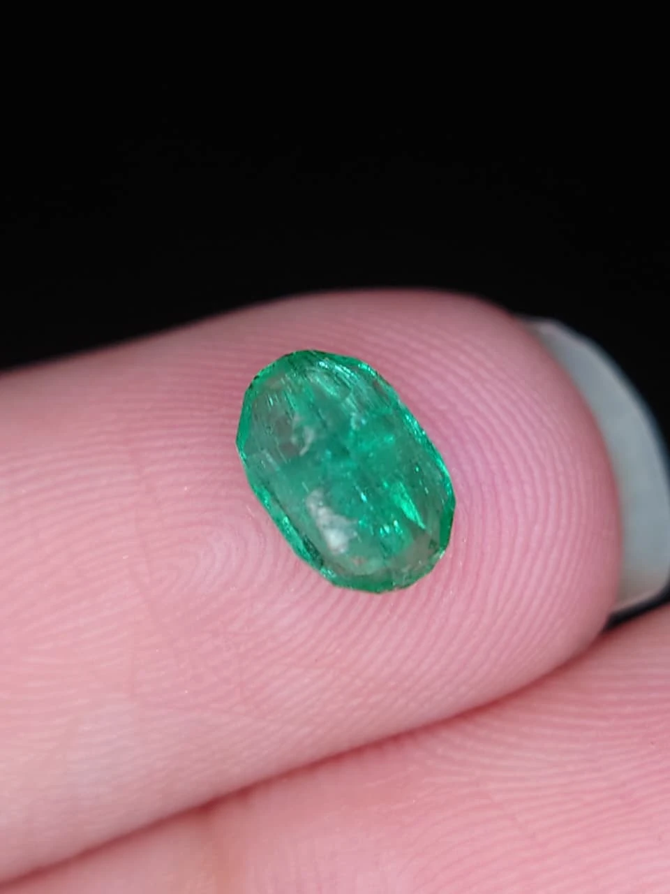 0.7ct Natural Oval Faceted Panjsher Emerald from Afghanistan — view 5